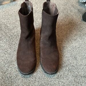 Land ends size 8 brown suede boots